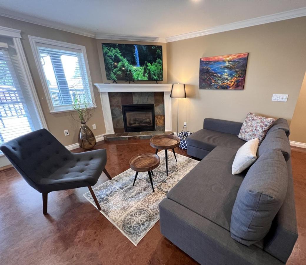 Lovely J Home -Stunning River View Cozy Two Bedroom Private Suite نيو وستمنستر المظهر الخارجي الصورة
